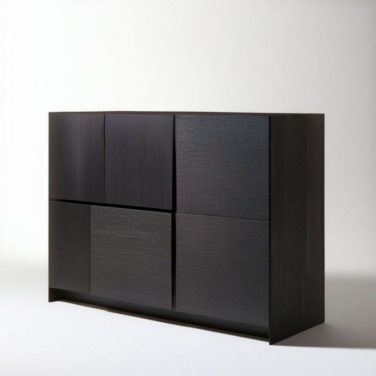 Czarna komoda czterodrzwiowa 120 x 40 x 100 cm z laminowanej płyty wiórowej